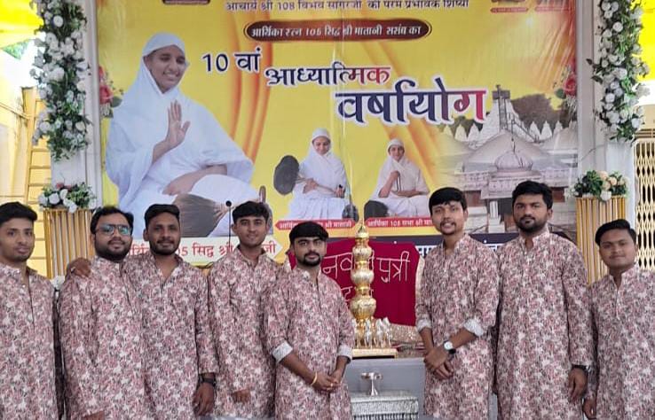 कलिजरा में आध्यात्मिक चातुर्मास ने रचा इतिहास : भव्य कलश स्थापना के साथ गूंजा जयघोष