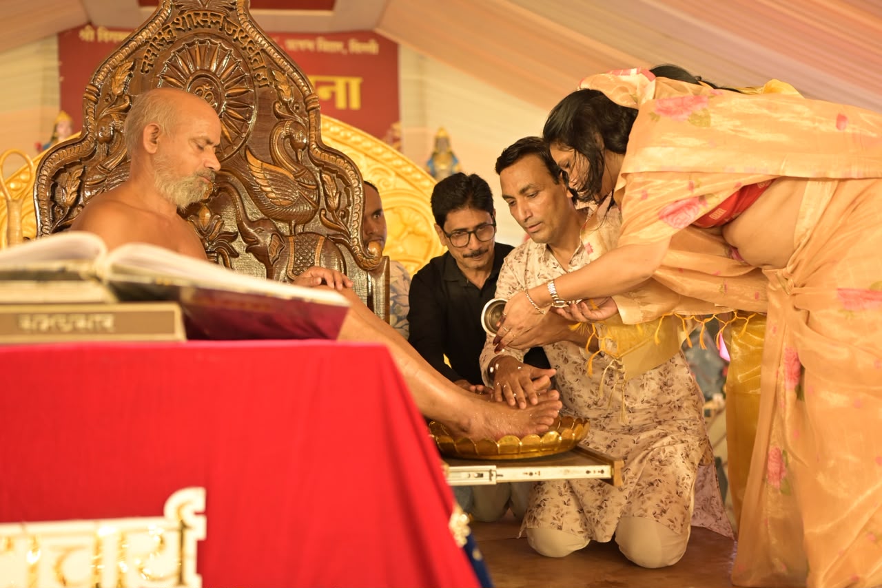 श्रेष्ठ विचारों से ही इंसान भगवान बनता है: अनुशासन का महत्व आचार्य श्री विशुद्ध सागर जी ने बताया जीवन में आत्म