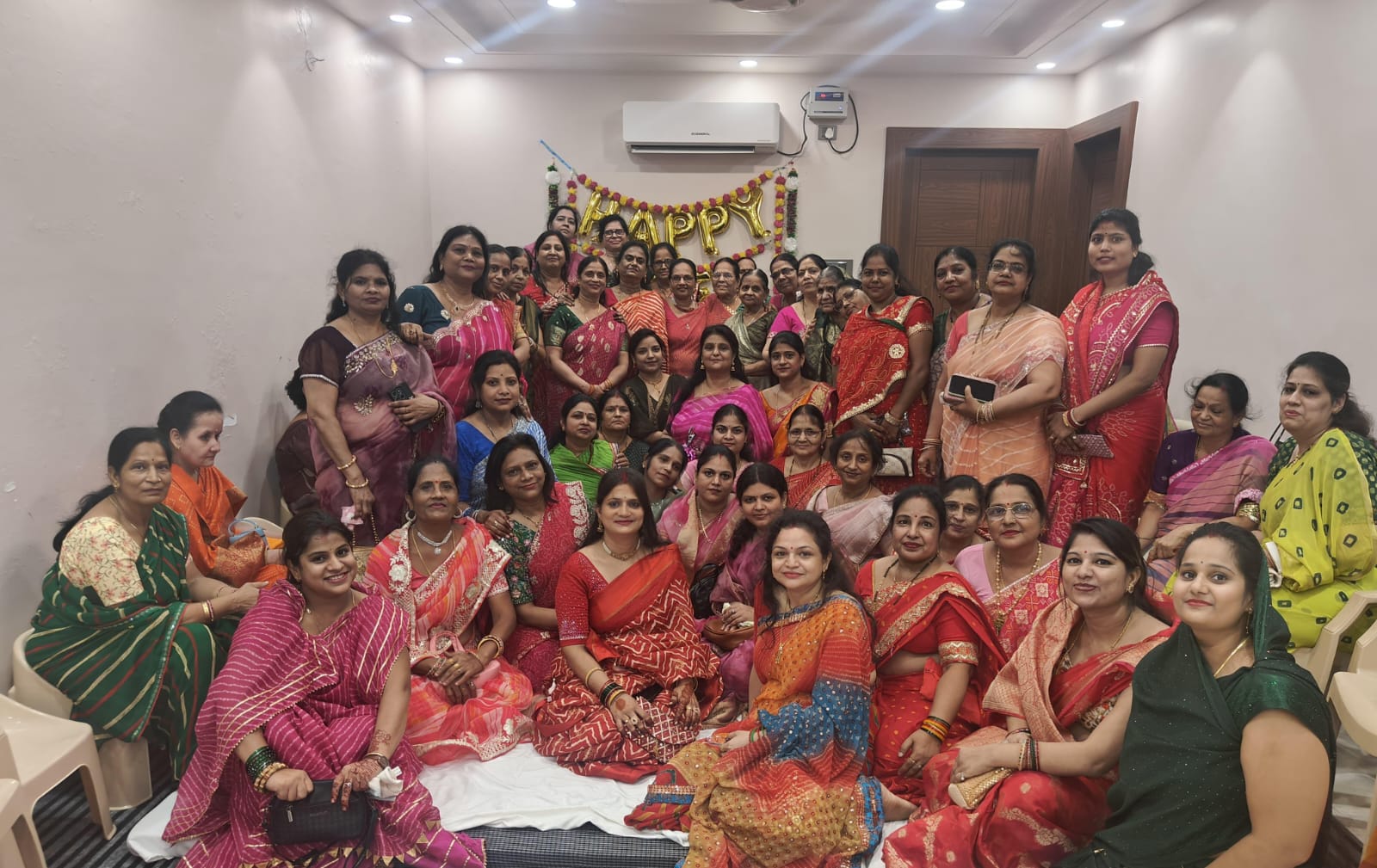 महिला मंडल जैन मिलन महिला ने मनाई हरियाली तीज : मल्हार गीतों पर किए गए मनोहारी सामूहिक नृत्य
