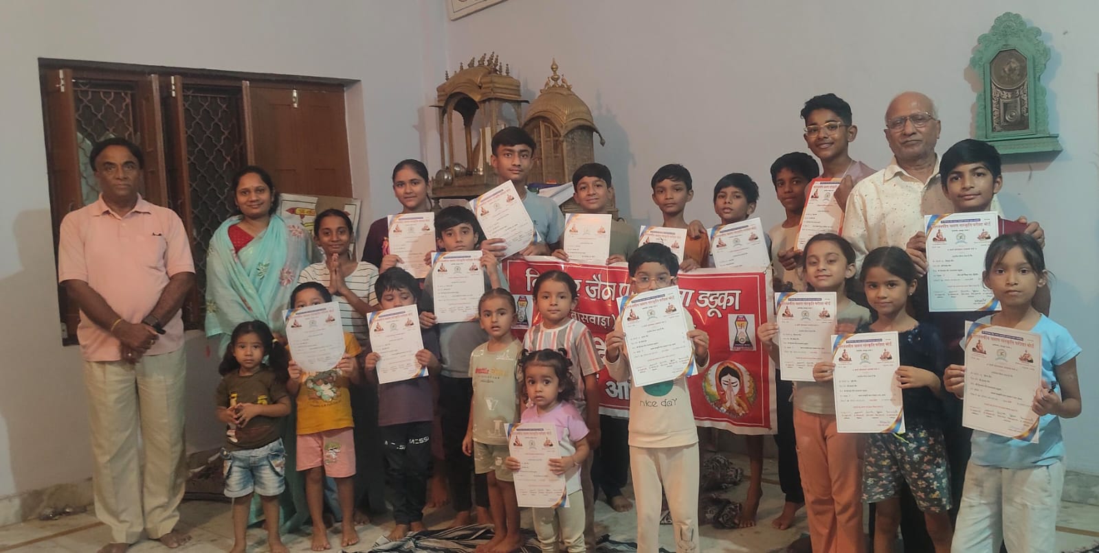रविव्रत पार्श्वनाथ पूजा में बच्चों ने अर्घ्य समर्पित किए : बच्चों को रवि व्रत पूजा के महत्व के बारे में बताया