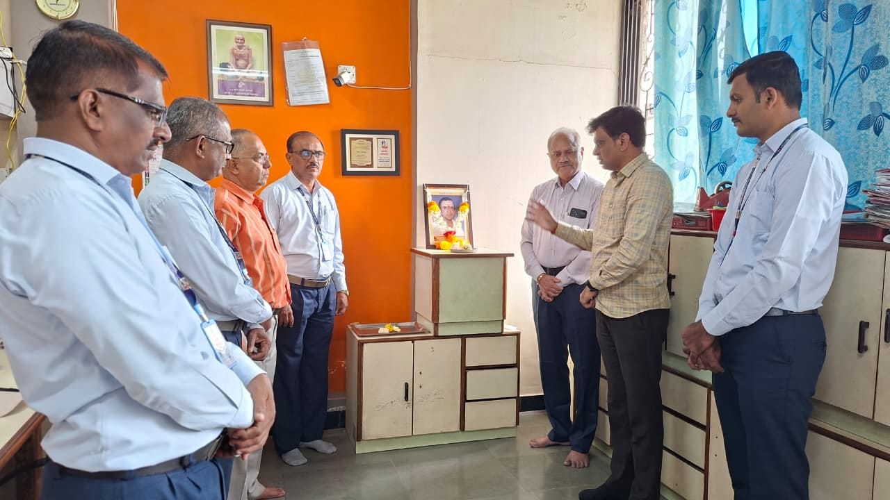 वीराचार्य बाबासाहेब कुचनुरे जी की 38वीं पुण्यतिथि कर्मवीर मल्टिस्टेट कोल्हापुर में संपन्न : सामाजिक एवं धार्मिक योगदान को किया याद