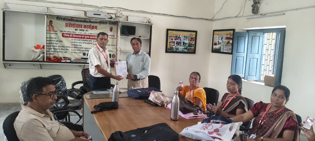 मुनि दर्पण निःशुल्क मासिक की प्रति विद्यालय में भेंट की : मुनि दर्पण के आगामी चातुर्मास विशेषांक की दी जानकारी