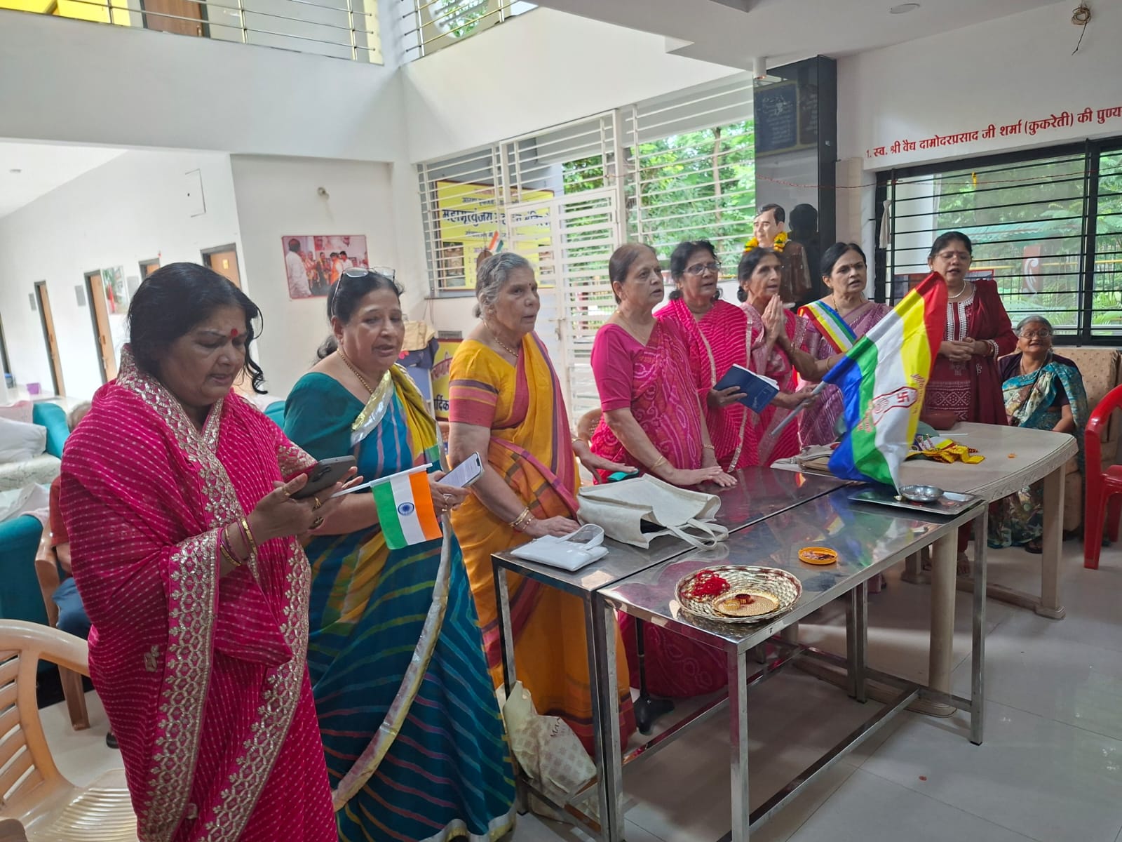 आस्था वृद्धाश्रम में बुजुर्ग भाई-बहनों के साथ मनाया राखी पर्व: स्नेह, सेवा और आत्मीयता से बांधा भाईचारे का बंधन