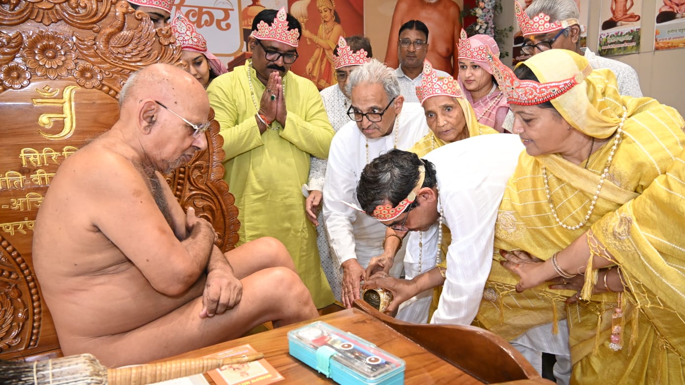 देव शास्त्र गुरु माता-पिता की निस्वार्थ भक्ति समर्पण से करें : आचार्य श्री वर्धमान सागर जी ने बताया विनय का महत्व