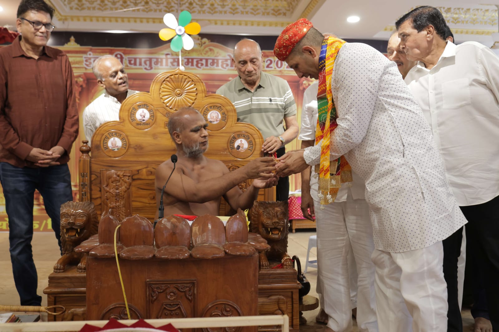 प्रदेश कांग्रेस अध्यक्ष जीतू पटवारी ने आचार्य श्री सुनीलसागर जी के किए दर्शन : प्राप्त किया मंगल आशीर्वाद लिया आध्यत्मिक लाभ