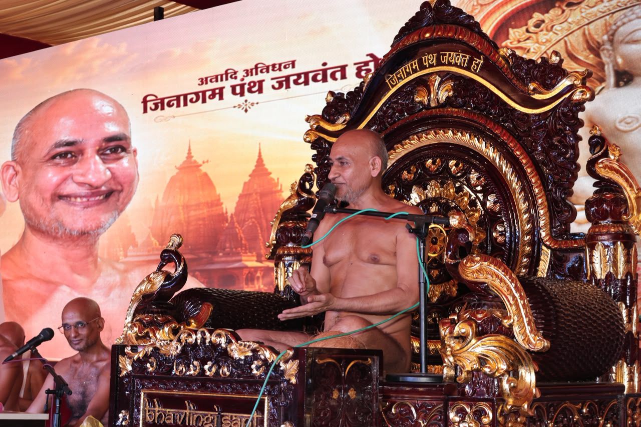 धर्ममय संस्कारों से ही श्रेष्ठ संतान का निर्माण : आचार्य श्री विमर्शसागर जी ने दर्पण के माध्यम से सुख-दुख का किया विश्लेषण