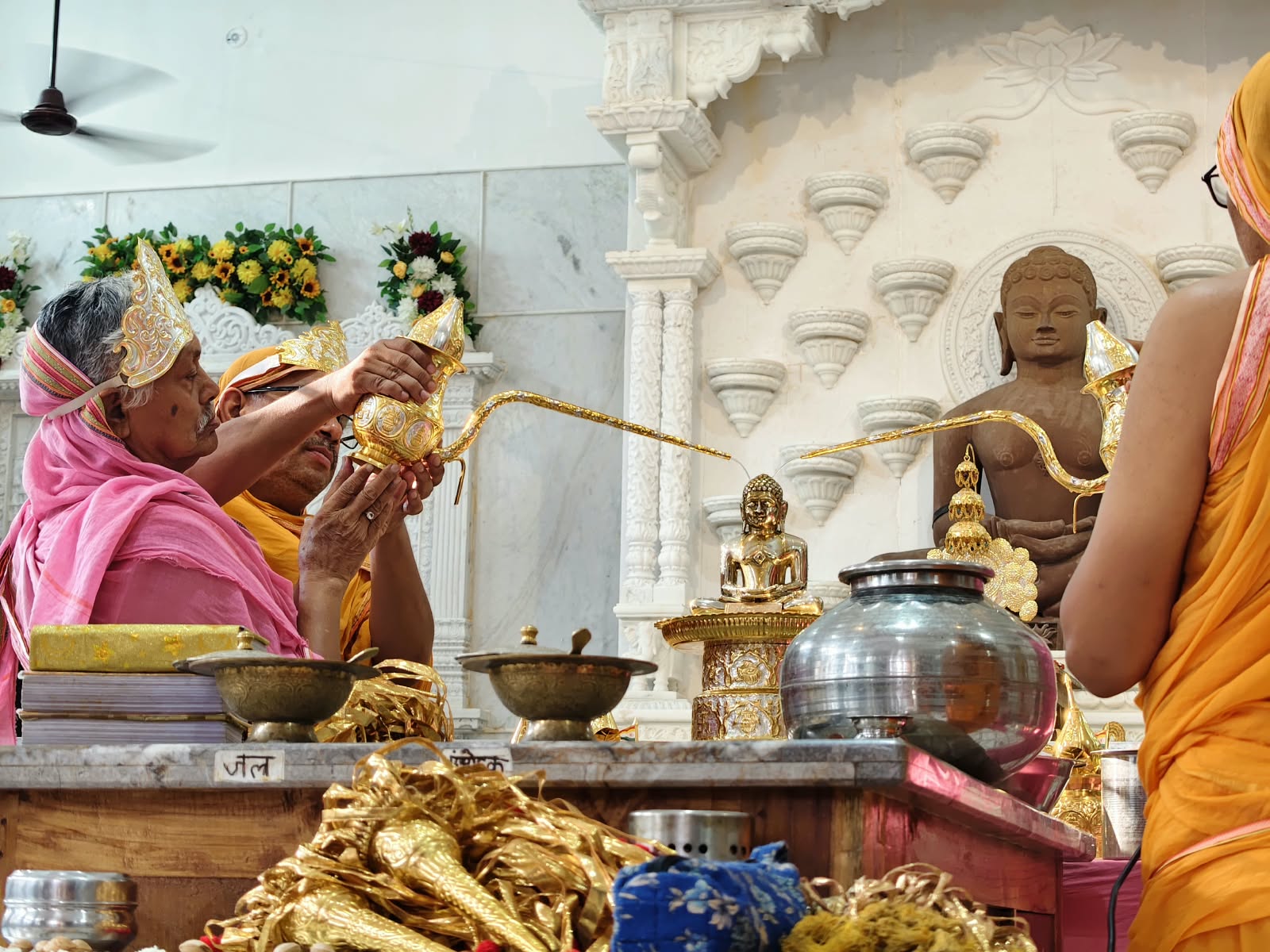 अवधपुरी के पद्मप्रभु जिनालय में दशलक्षण महापर्व का भक्तिमय शुभारंभ: श्रीजी का अभिषेक, शांतिधारा, ध्वजारोहण व उत्तम क्षमा धर्म का किया पूजन