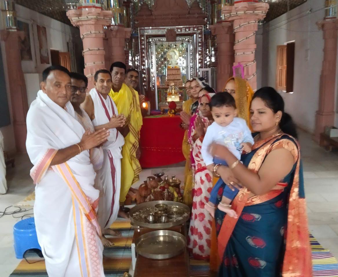 मन-वचन-काय में सरलता और निष्कपटता का संदेश देता है उत्तम आर्जव धर्म : धरियावद के लाल मंदिर पारेल में अभिषेक-शांतिधारा के साथ हुआ दशलक्षण पूजन
