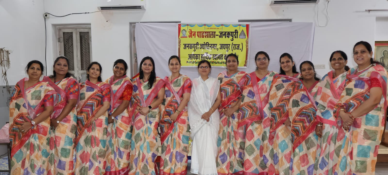 जनकपुरी पाठशाला के विद्यार्थियों ने दी ज्ञानवर्धक प्रस्तुति: गतियों का यू-टर्न एवं आहार का मेन्यू कार्ड ने बांधा समां