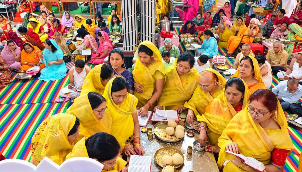 सत्य पर सारे तप निर्भर, इससे पवित्र होती है वाणी—मुनि विशद सागर : ललितपुर में अभिषेक-पूजन से उत्तम सत्य धर्म की आराधना, प्रतिभास्थली की बालिकाओं ने दी धार्मिक-सांस्कृतिक प्रस्तुतियां