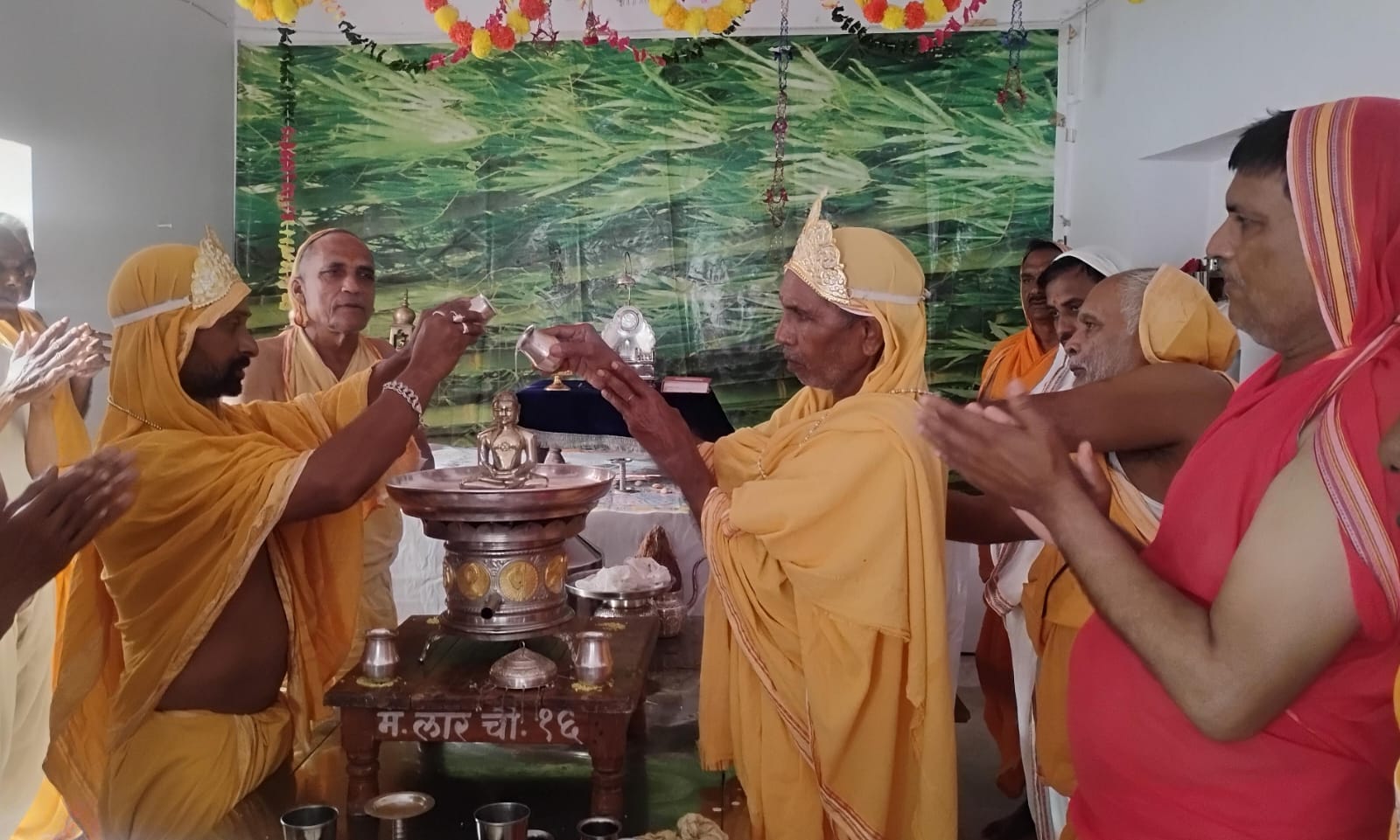 उत्तम संयम धर्म और धूप दशमी में भक्तिमय हुआ लार : अभिषेक, महाशांतिधारा व महाआरती में उमड़े श्रद्धालु