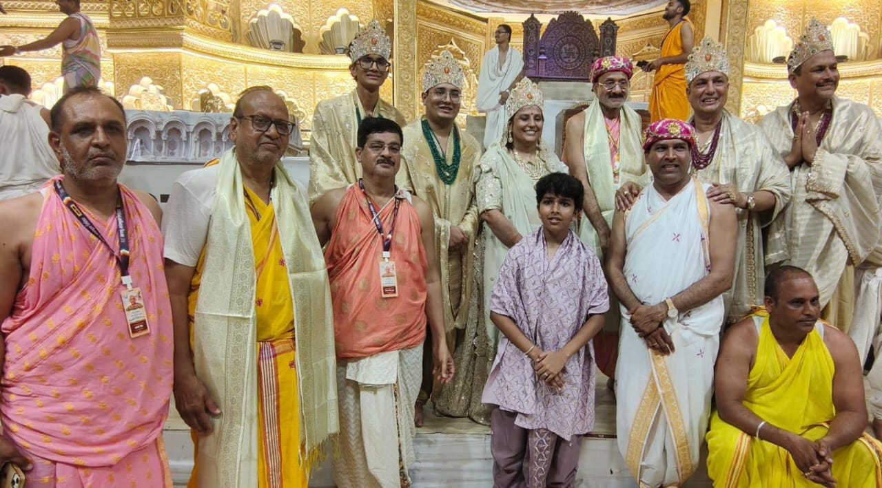 झुकने वाला ही ऊंचाई पाता है, यही उच्च गोत्र का मार्ग : इंदौर में 16 हजार दीपों से जगमग हुई ऐतिहासिक महाआरती