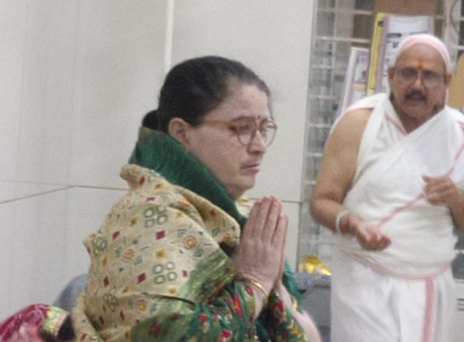 धामनोद में महापर्व की भक्ति-धूम, प्रणीति शैलेंद्र जैन की दस उपवास साधना : आकिंचन्य धर्म पर प्रवचन, शांतिधारा एवं धर्म-अध्ययन का क्रम जारी