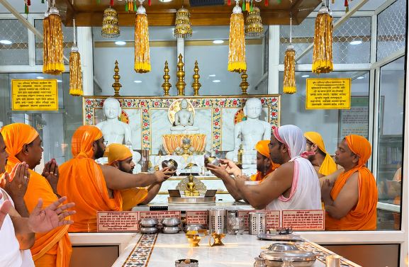 चांदी वाली कोठी जैन मंदिर में उत्तम आकिंचन्य धर्म की आराधना, गीत-संगीत से भक्तिमय हुआ वातावरण : अनंत चतुर्दशी पर होगा निर्वाण लाडू महोत्सव