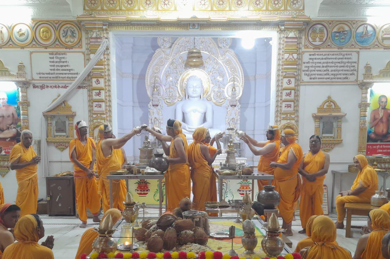 दशलक्षण महापर्व के नवम दिवस उत्तम आकिंचन्य धर्म की आराधना : ममत्व एवं आसक्ति का त्याग ही आकिंचन्य धर्म का संदेश