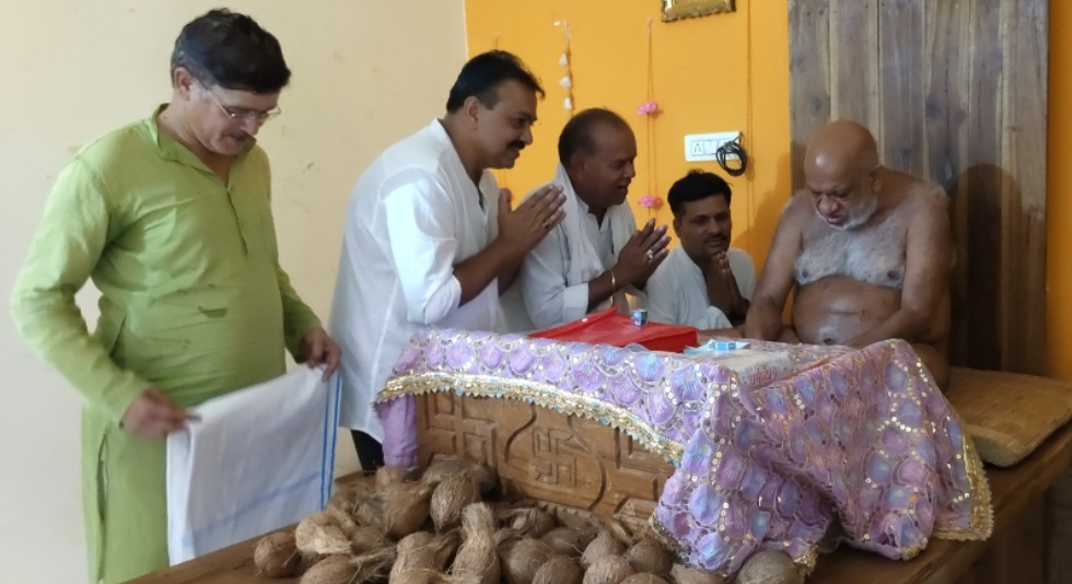 शनिचरी अमावस्या पर भगवान मुनि सुब्रतनाथ का भव्य महा मस्तिष्काभिषेक : 21 बसों और 108 वाहनों से गुरुचरणों में श्रीफल भेंट करने जाएगा जैन समाज