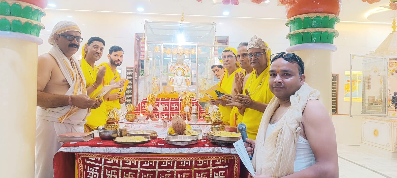 मोती कटरा में भक्ति के साथ हुआ श्री मुनिसुव्रतनाथ विधान : महामस्तकाभिषेक महोत्सव में बही भक्ति की बयार