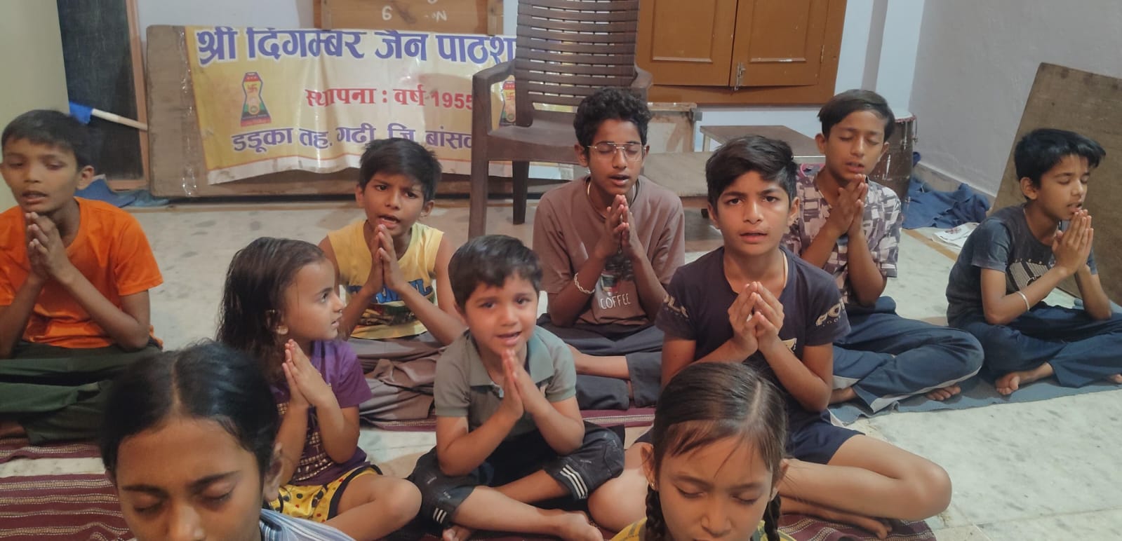 भक्ति और ज्ञान का अनूठा संगम: डडूका में बच्चों ने मनाया भगवान शांतिनाथ का जन्म, तप और मोक्ष कल्याणक पर्व
