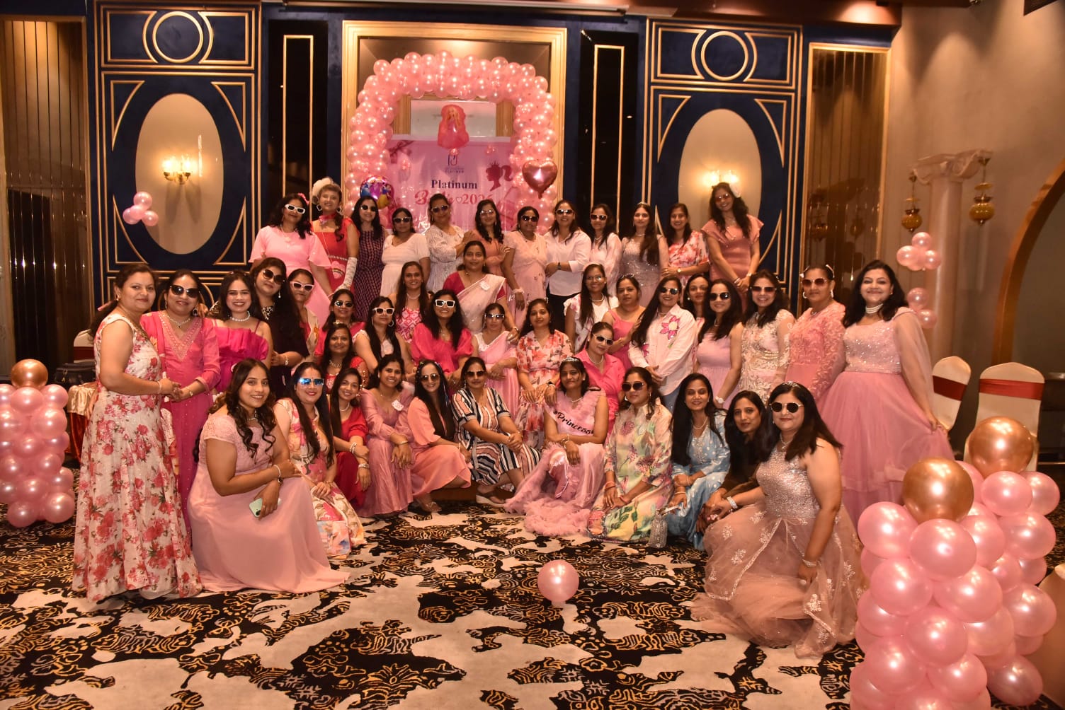 बार्बी थीम पर सजीं सदस्याएं मोनिका जैन बनीं ‘प्लैटिनम बार्बी’ : जैन सोशल ग्रुप प्लैटिनम के महिला सम्मेलन में छाया गुलाबी रंग