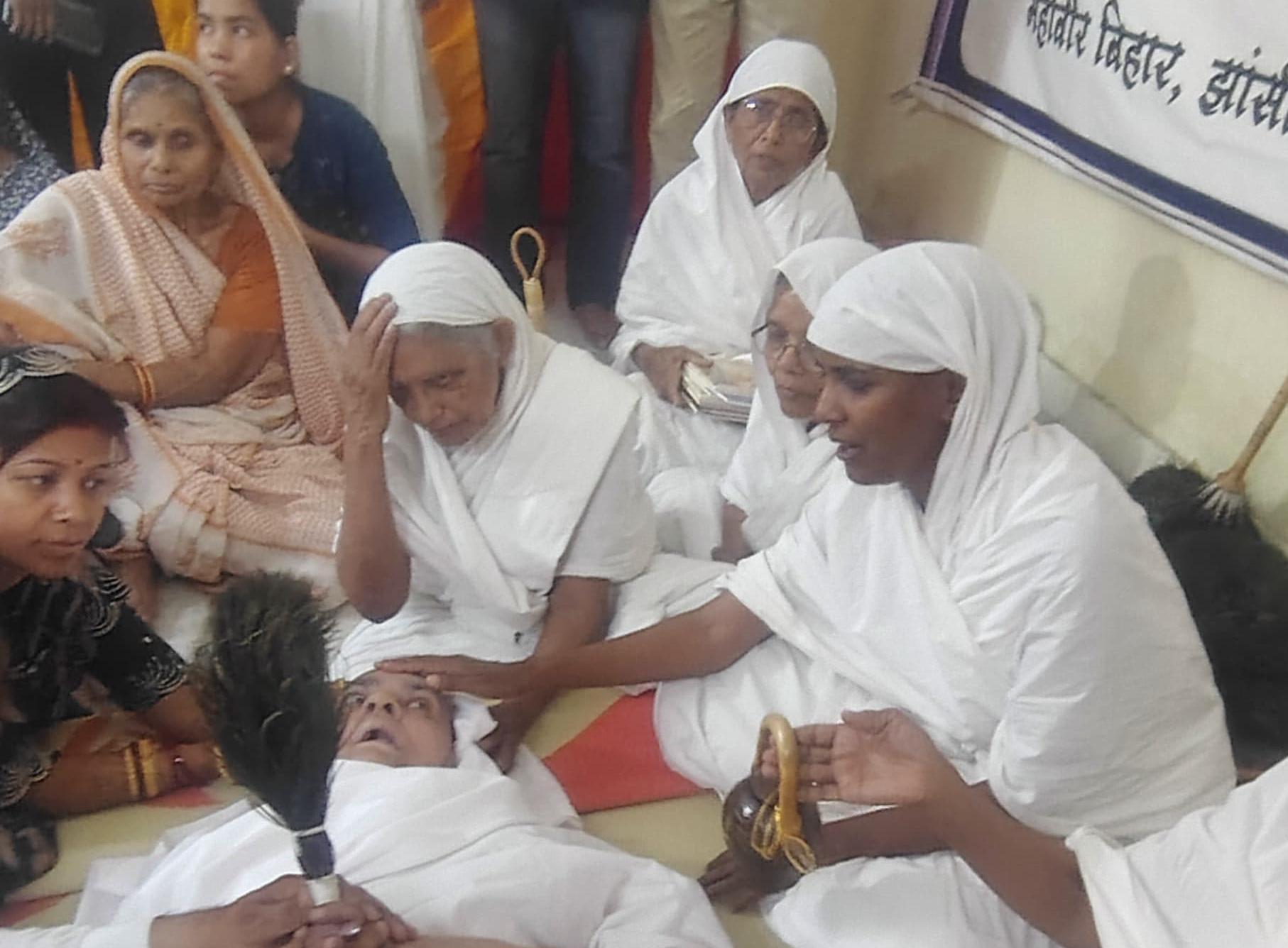शिक्षिका मालती जैन बनीं क्षुल्लिका संलेखना श्रीमाताजी : संयम मार्ग पर बढ़ने का प्रसंग देखने उमड़ा सकल समाज