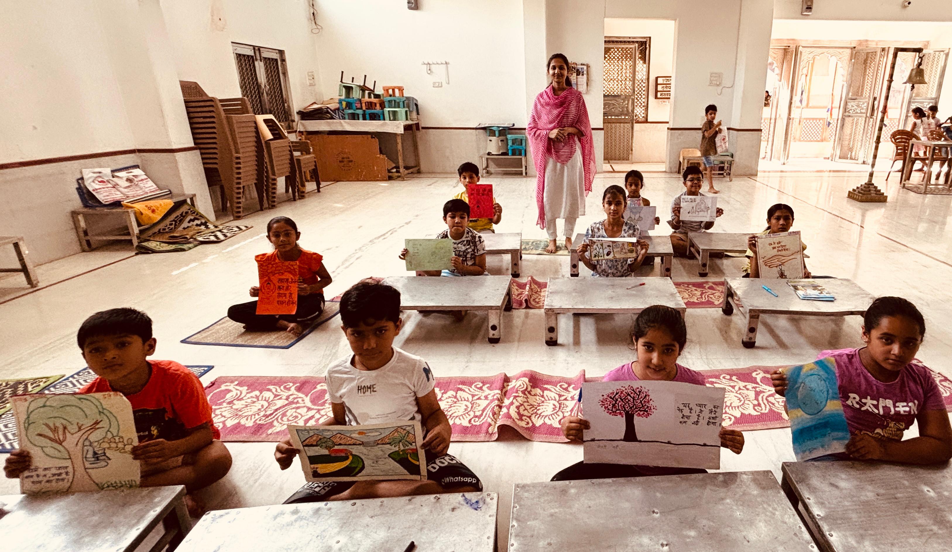 बच्चों ने शिविर में बनाए गहन अर्थ युक्त चित्र : आचार्य विद्यासागर जी की मात्र सत्रह अक्षर की कविताओं (हाइकू) पर की चित्रकारी