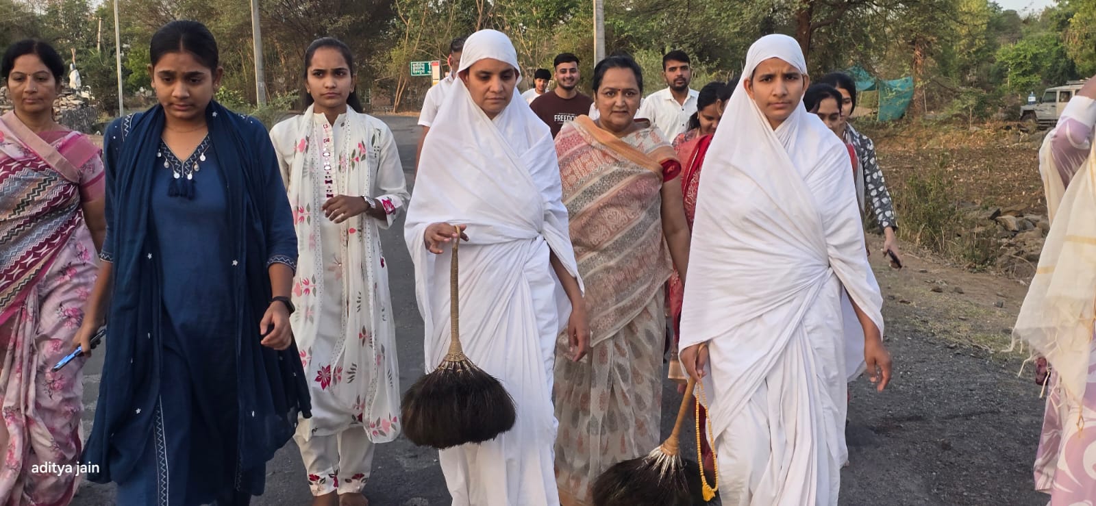 आर्यिका सिद्ध मति माताजी का नौगामा में मंगल प्रवेश : माताजी के सानिध्य में वागड़ के बड़े बाबा आदिनाथ भगवान की शांतिधारा और अभिषेक किया