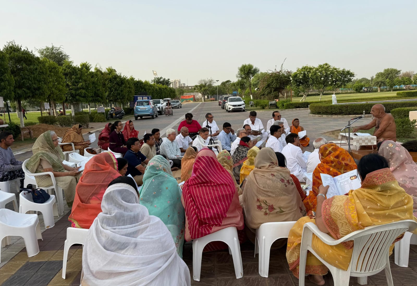 आत्म कल्याण के लिए धर्म को जीवन में धारण करें : आचार्य श्री वर्धमान सागर जी ने धर्मसभा में सत्कर्म के लिए किया प्रेरित