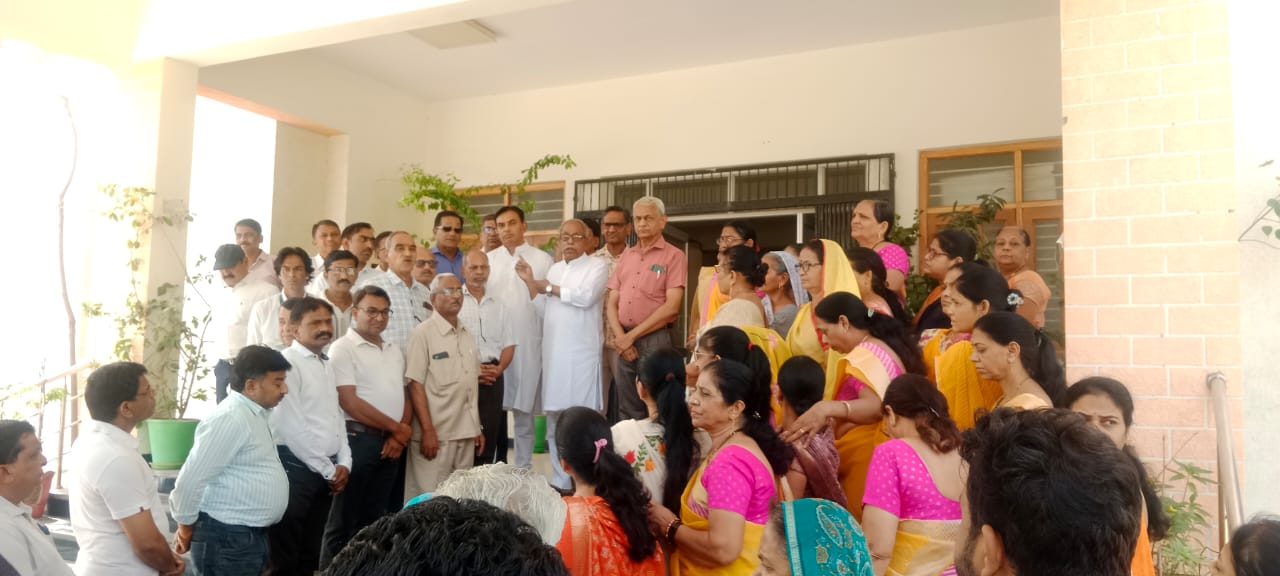 मौन जुलूस में सकल जैन समाज ने दिखाया मौन आक्रोश : साधुओं की सुरक्षा के लिए ज्ञापन देकर मांग की