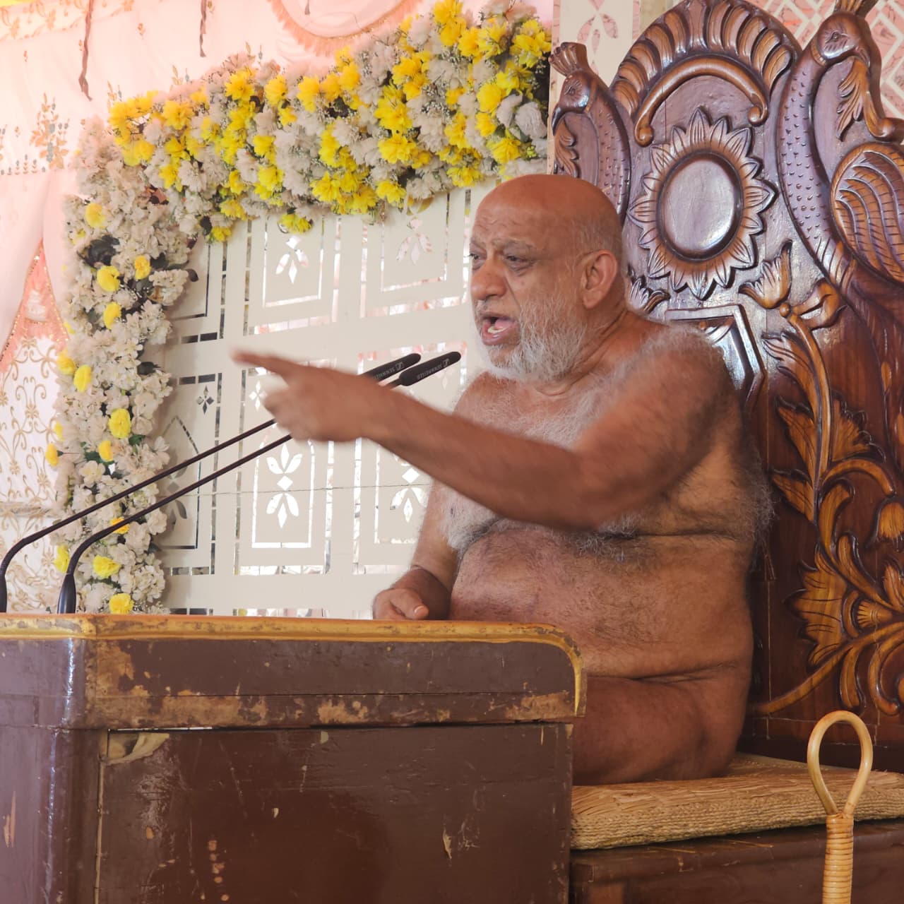 ...कभी अपने भाई पर हुकूमत मत चलाना : पंच कल्याणक महोत्सव में सेवाभावी महिला मंडलो को दिए स्मृति चिन्ह