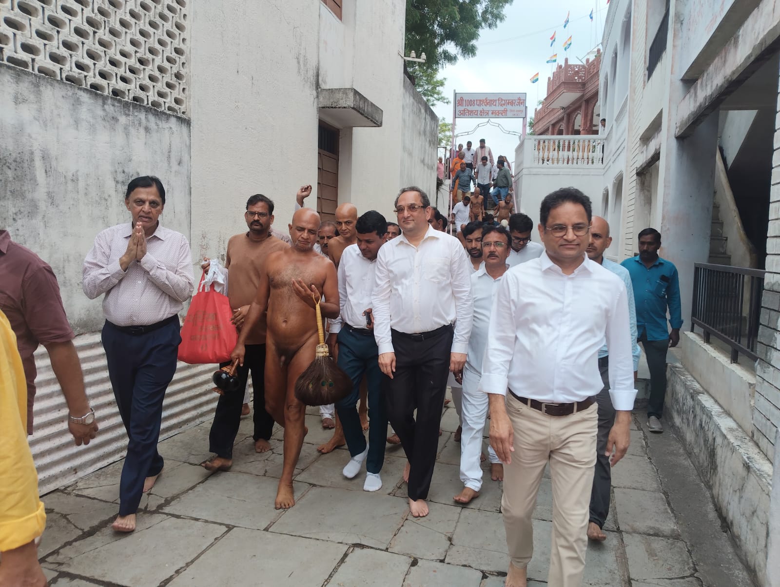 अतिशय क्षेत्र मक्सी में आचार्य प्रसन्न सागर जी महाराज का भव्य मंगल प्रवेश : श्रद्धा-भक्ति के साथ समाज ने किया अभिनंदन
