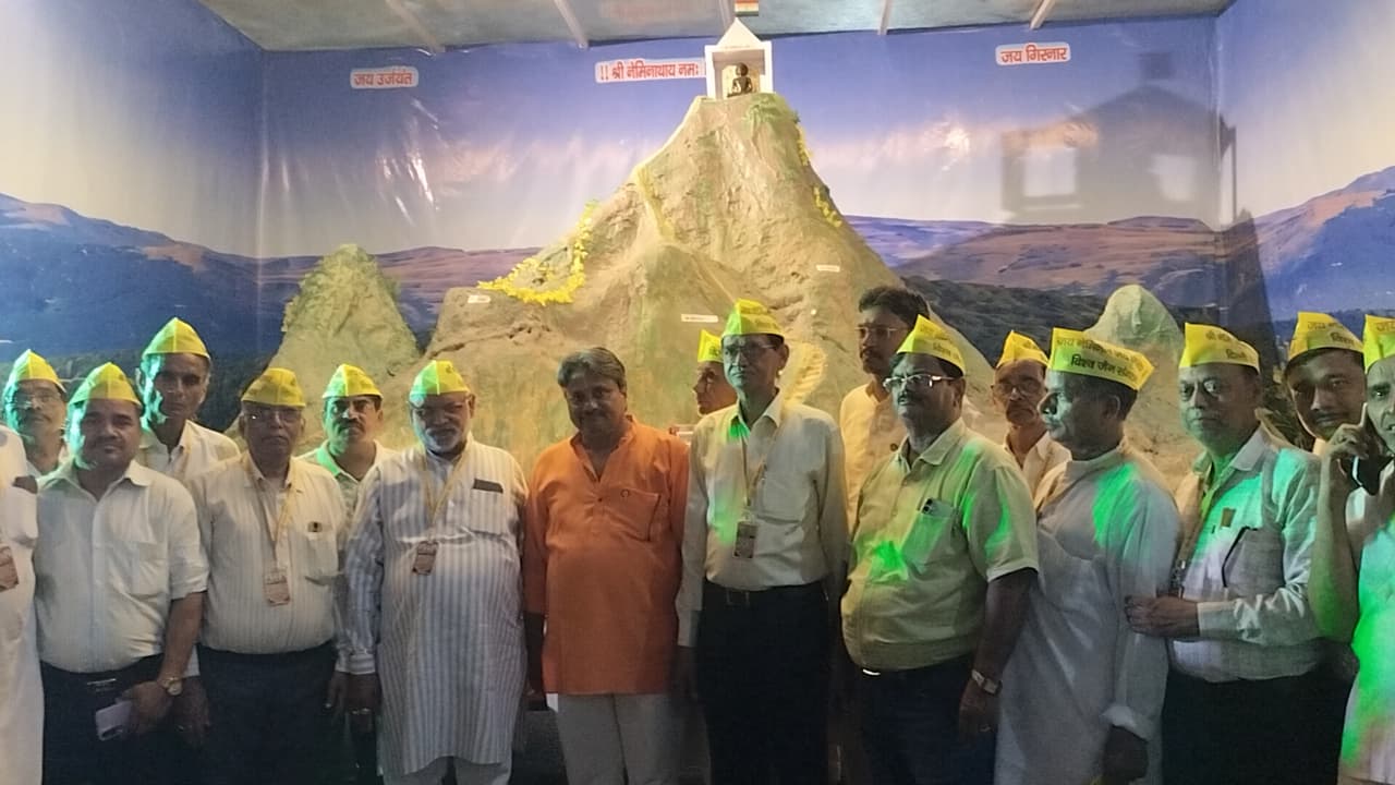 मुरैना में गिरनार धर्मयात्रा की हुई भव्य अगवानी : विशाल शोभायात्रा एवं धर्मसभा में तीर्थ रक्षा का लिया संकल्प