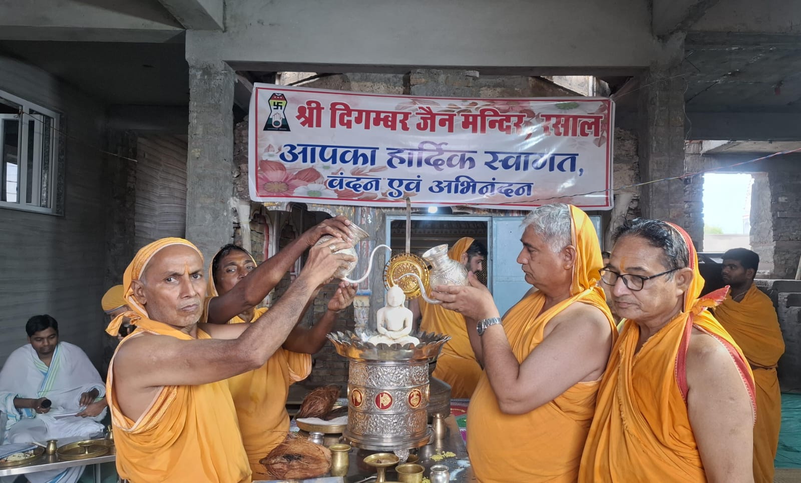 रसाल जैन मंदिर में वेदी एवं शिखर निष्ठापन हर्षोल्लास से संपन्न : 400 वर्ष प्राचीन अतिशयकारी जिनालय में उमड़ी श्रद्धालुओं की आस्था