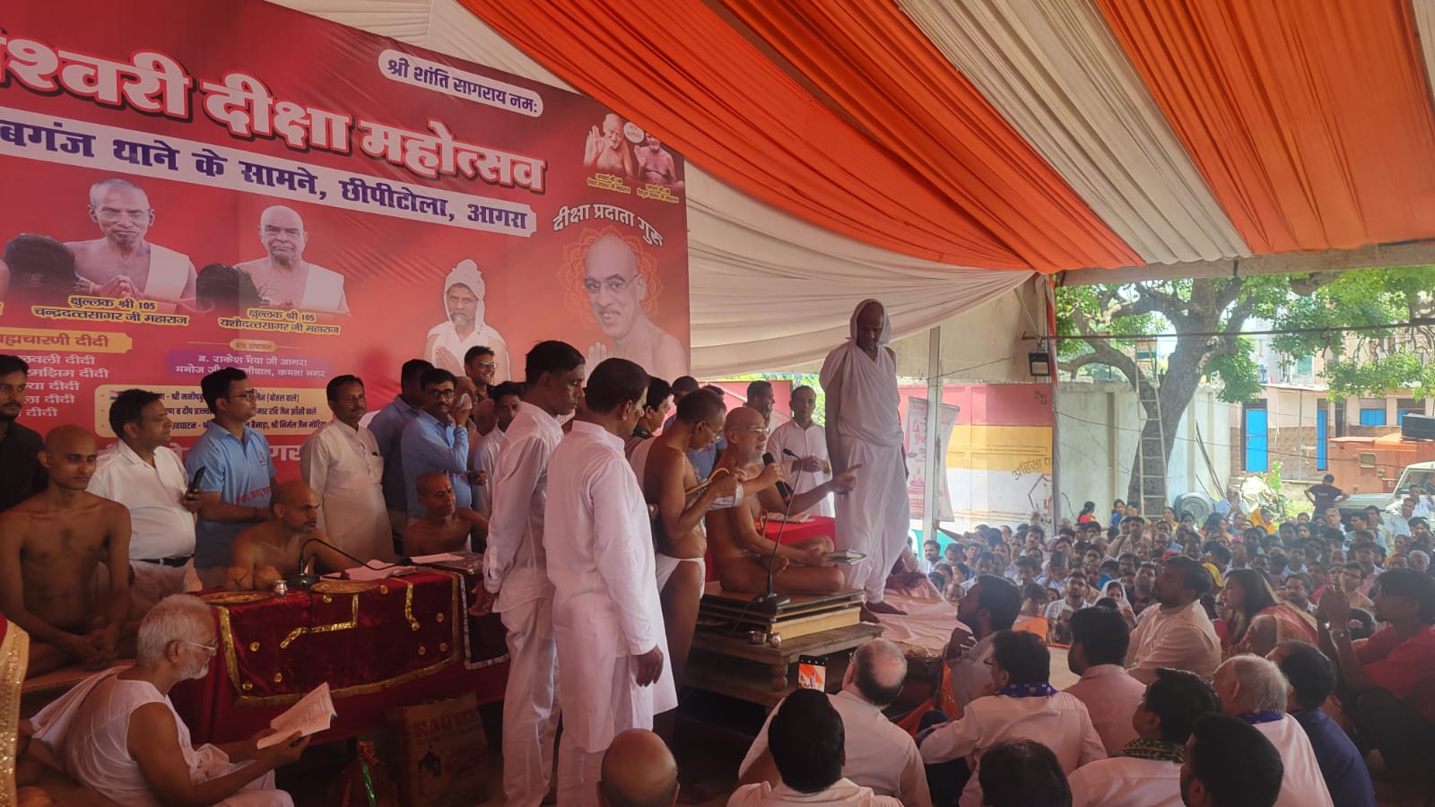 आगरा के छीपीटोला में इतिहास का साक्षी बना जनसैलाब : उपाध्याय पदारोहण और जैनेश्वरी दीक्षा महोत्सव ने रचा नया अध्याय