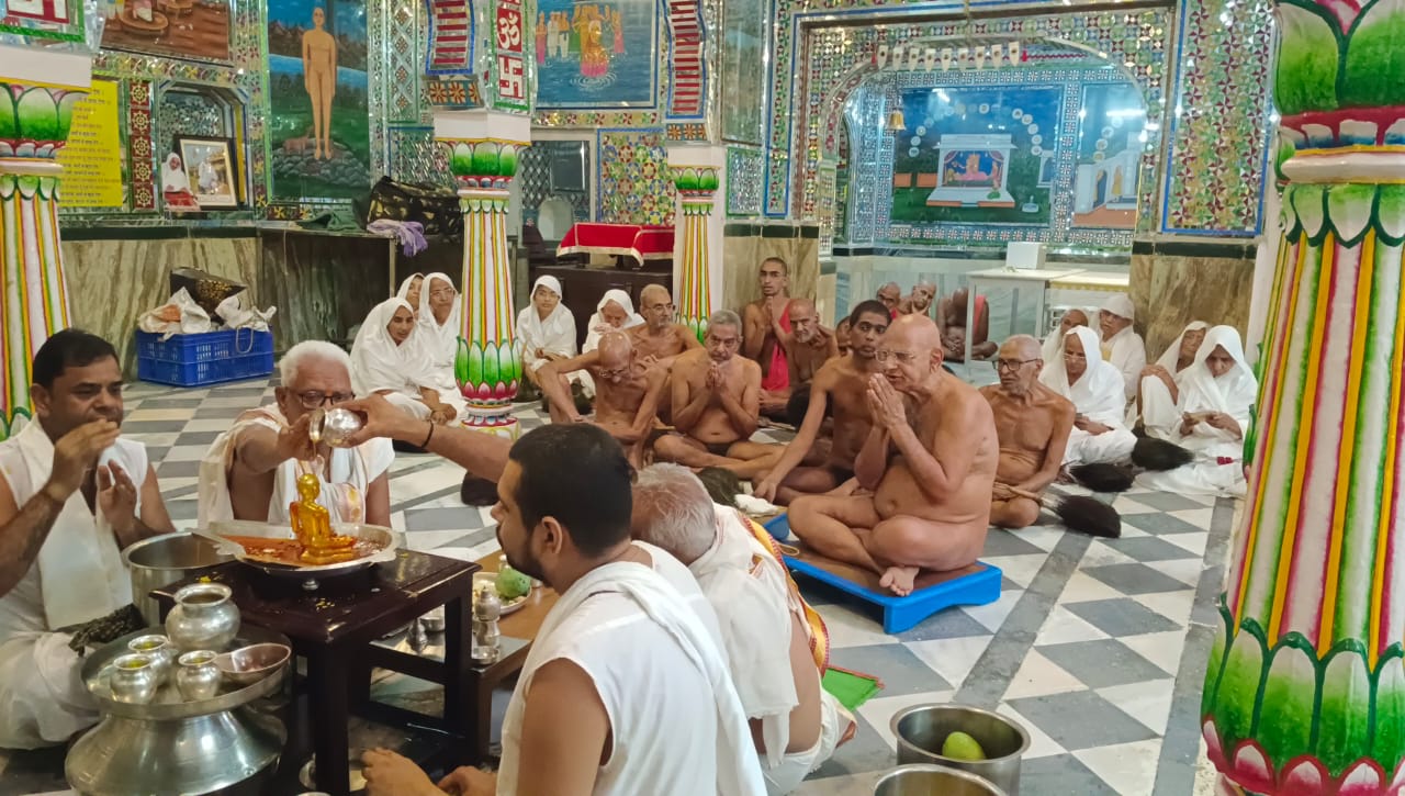 जयघोष के बीच रामगढ़ पहुंचे आचार्य वर्धमान सागर, धर्ममय हुआ पूरा नगर : बोले— समय किसी की प्रतीक्षा नहीं करता, 14 से 16 जुलाई तक धोद में होगा 37वां आचार्य पदारोहण दिवस