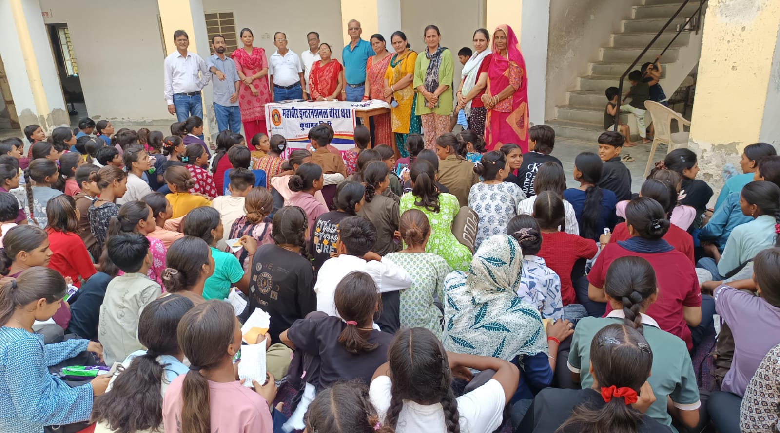 गरीमा प्रोजेक्ट के तहत बालिकाओं को वितरित किए गए सेनेटरी नेपकिन : "झिझक छोड़ो, चुप्पी तोड़ो, खुलकर बोलो" का दिया जागरूकता संदेश
